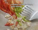 Foto langkah ke 2 dari resep Tumis sayur kangkung bakso saos tiram rumahan sedap.