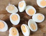 Foto langkah ke 1 dari resep "Avacado Deviled Eggs" (No Mayo).