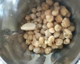 A picture of step 3 of Hummus.