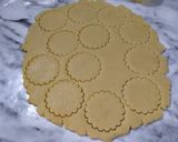 Foto langkah ke 2 dari resep Kukis Masker (The Mask Cookies of 2020).