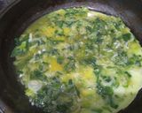 Foto langkah ke 4 dari resep Telur dadar bawang daun.