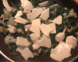 Foto del paso 5 de la receta: Canelones de espinacas, queso, jamón cocido, setas y piñones