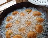 A picture of step 3 of Leftover khichdi pakoda.