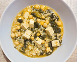 Foto del paso 2 de la receta: Arroz caldoso con espinacas, garbanzos y tofu