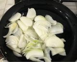 Foto del paso 2 de la receta: Salmón en salsa de coco 🥥