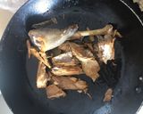 Foto langkah ke 2 dari resep Tumisan ayam dg minyak wijen, memanfaatkan ayam rebus sisa.