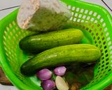 Foto langkah ke 1 dari resep Sayur bening timun tempe.