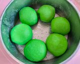 Foto langkah ke 5 dari resep Roti Sobek Pandan Kukus.