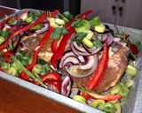Foto del paso 2 de la receta: Bondiola al horno con verduras🫑🧅🧄