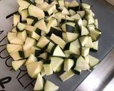 Une image de l'étape 2 de Bœuf aux poivrons, courgette et pesto de fanes de radis.
