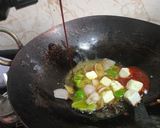 A picture of step 1 of Chilli paneer maggi.