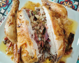 Foto del paso 5 de la receta: Picantón al horno relleno de cebolla, bacon y frutos secos
