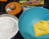 Foto langkah ke 1 dari resep Fancy cookies with royal icing.
