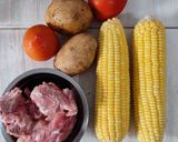 Foto langkah ke 1 dari resep Sup Tomat Jagung Paikut.
