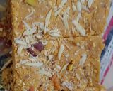 A picture of step 6 of Besan Goand aur till ka halwa.