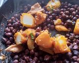 A picture of step 2 of Bhalpuri chaat.