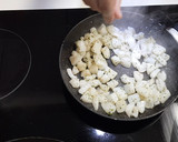 Foto del paso 4 de la receta: Empanadillas de sepia y patata al horno