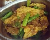 รูปขั้นตอนการทำที่ 2 ของ หมูผัดถั่วฝักยาวพริกแกงใต้ สูตรโลว์คาร์บ
