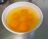 Une image de l'étape 1 de Flan aux pommes, pralines roses et lait fermenté.