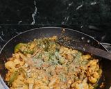 A picture of step 4 of Aloo gobhi shimla mirch sabzi.
