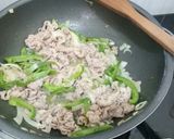 Foto langkah ke 3 dari resep Tumis Daging Iris, Paprika, Jamur.