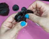 A picture of step 6 of Chocolate flowers.