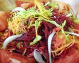 Foto del paso 2 de la receta: Ensalada de zapallitos, remolacha y zanahoria rallados