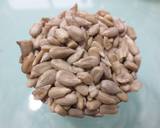 Foto del paso 2 de la receta Crema natural de rúcula, perejil y frutos secos enriquecida con Agua de Mar