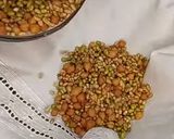 A picture of step 2 of Mix sprout salad.