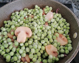 Foto del paso 4 de la receta: Guisantes con champiñones y morcilla