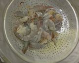 Foto langkah ke 1 dari resep Udang Saus Asam Manis.