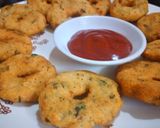 उरलेल्या भाताचे मेदूवडे (Left Over Bhatache Meduvade Recipe In Marathi) रेसिपी स्टेप 7 फोटो 