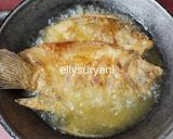 Foto langkah ke 9 dari resep Gurame Goreng Tepung Crunchy Ala Rumah Kami.