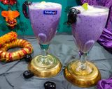 A picture of step 3 of Black plums milkshake.