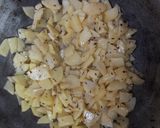 आलू के चिप्स की ड्राई सब्जी (aloo ke chips ki dry sabzi recipe in Hindi) रेसिपी चरण 2 फोटो