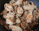 Foto del paso 4 de la receta: Arroz con pollo y setas