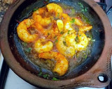 Foto del paso 3 de la receta: Langostinos con ajos, perejil y pulpa de pimientos choriceros