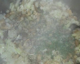 Foto del paso 5 de la receta: Arroz encebollado con panceta y champiñones