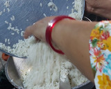 A picture of step 3 of Kanda poha.