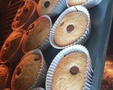 صورة لخطوة 5 من وصفة كَب كيك بحشوه الشوكولاه🍫