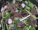 Hình bước làm 2 của món Thịt bò xào củ kiệu