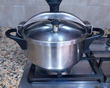 Foto del paso 11 de la receta: Cordero guisado en salsa reducida de dos cebollas con pasas
