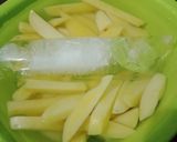 Foto langkah ke 1 dari resep Kentang goreng wedges.