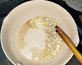 Hình bước làm 2 của món Nấm rơm kho tiêu