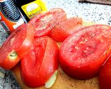 Foto del paso 2 de la receta: Cama de jitomate con chayote