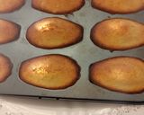 Une image de l'étape 3 de Petites madeleines aux fleurs blanches.