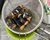 Foto langkah ke 5 dari resep Ayam udang gulung nori (frozen).