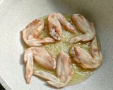 Foto langkah ke 2 dari resep Sayap Ayam Pedas Manis.