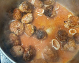 Foto del paso 3 de la receta: Albóndigas con tomate y calamar