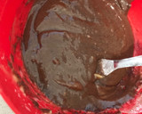 Foto del paso 2 de la receta: Budín de chocolate al microondas relleno con dulce de leche, banana, y queso crema
